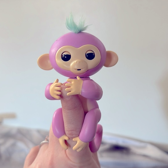 2pc Collectibles FINGERLINGS Interactive Kids Toys [{Monkey Baby & Sloth Baby]} - Picture 3 of 17